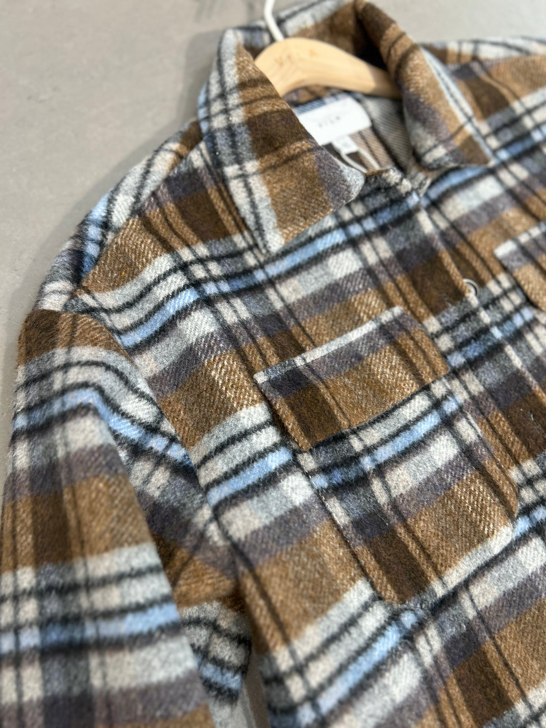 VI EMIE L/S CHECKED SHACKET