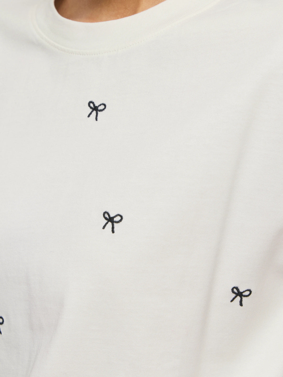 VI MONIE BOW O-NECK S/S T-SHIRT