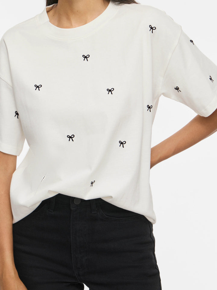 VI MONIE BOW O-NECK S/S T-SHIRT